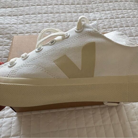 NWT Veja Wata II Low Canvas Shoes in White Size 9 - Picture 4 of 7